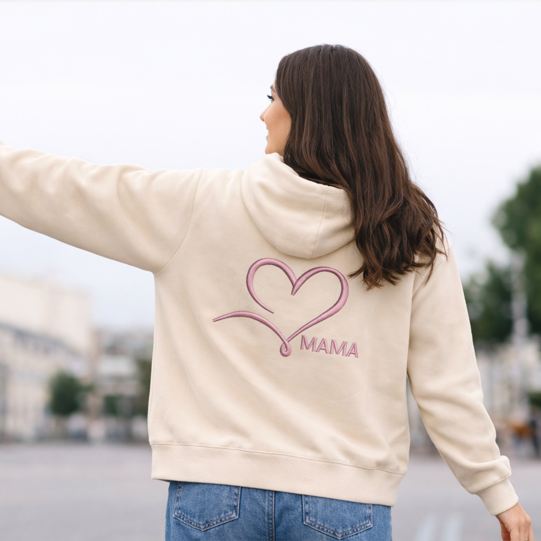 MAMA ROZINE Džemperis mamai su siuvinėta elegantiška rožine širdele nugaroje | 3 spalvos - Image 1